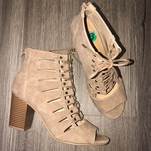 Tan lace-up shoes